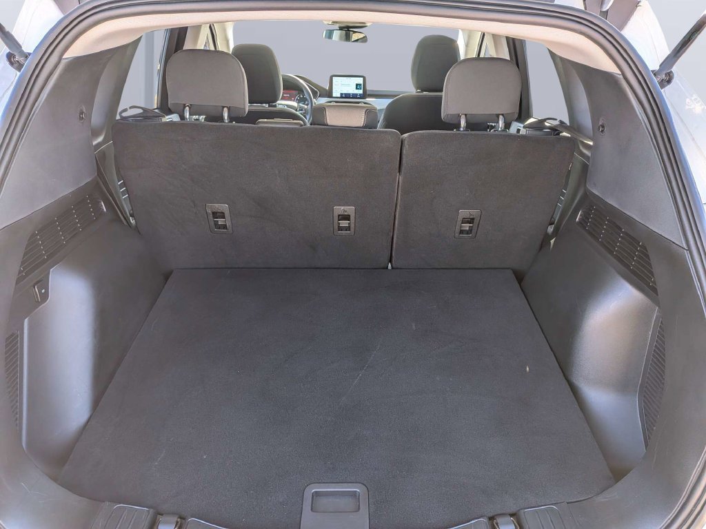 Used 2021 White Ford SE image 19