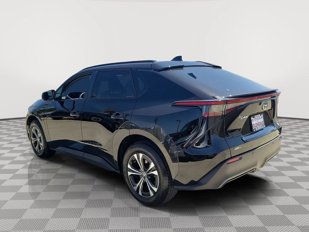 Used 2025 Black Toyota XLE image 3