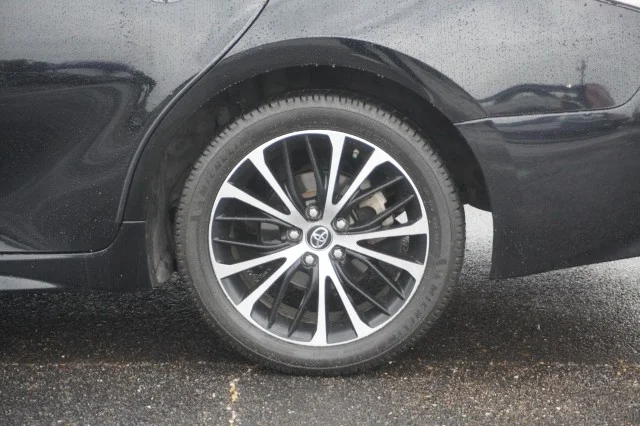 Used 2019  Toyota LE image 12