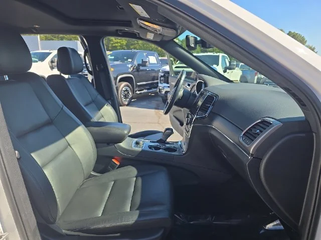 Used 2022 White Jeep Limited image 11