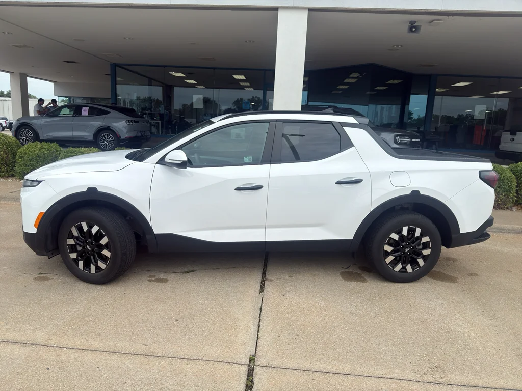 Used 2025 Atlas White Hyundai SEL Activity image 14