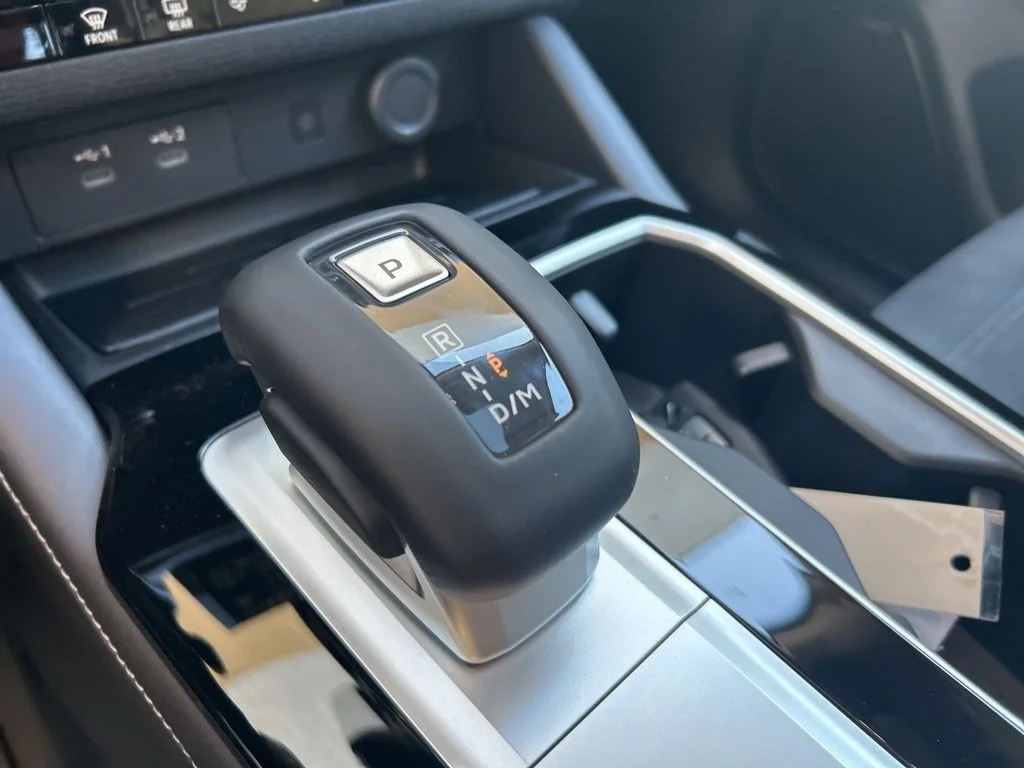 New 2026 Black Mitsubishi SE image 8
