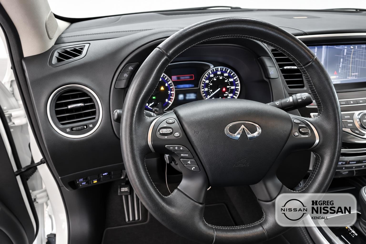 Used 2020 White INFINITI LUXE image 7