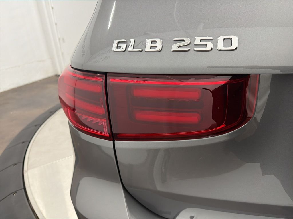 Used 2026  Mercedes-Benz GLB 250 image 11