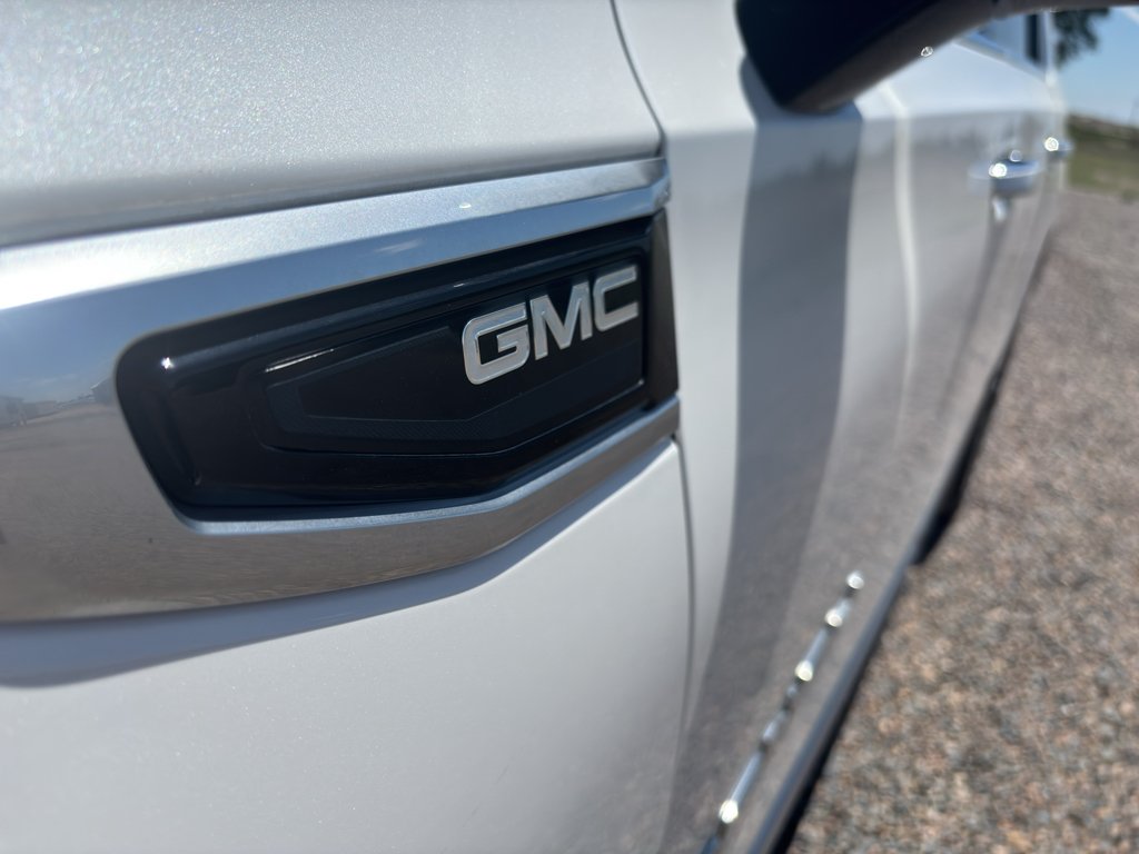 Used 2021 White GMC Denali image 9