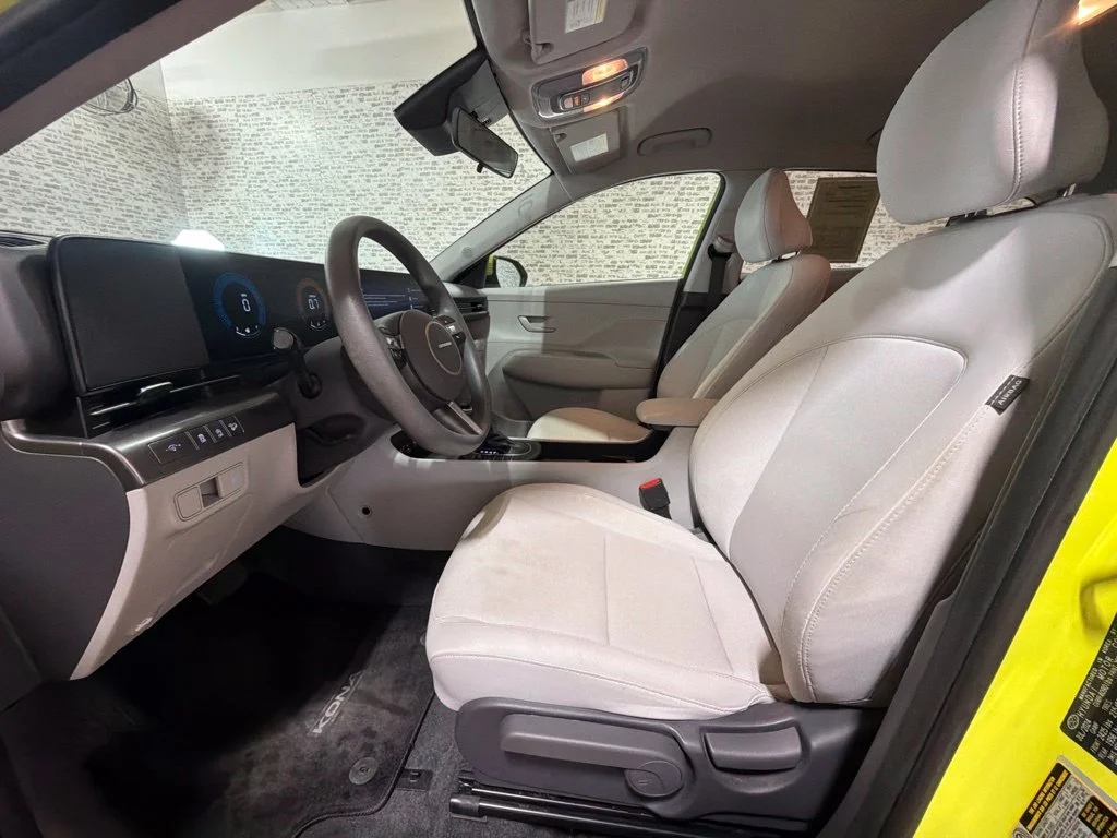 Used 2025 Neoteric Yellow Hyundai SE image 27