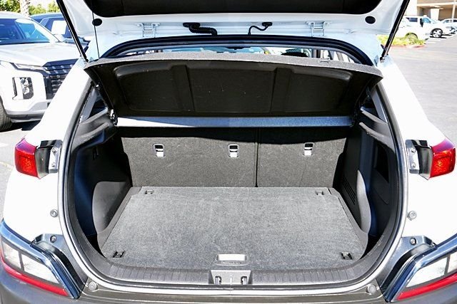 Used 2023 White Hyundai SEL image 12