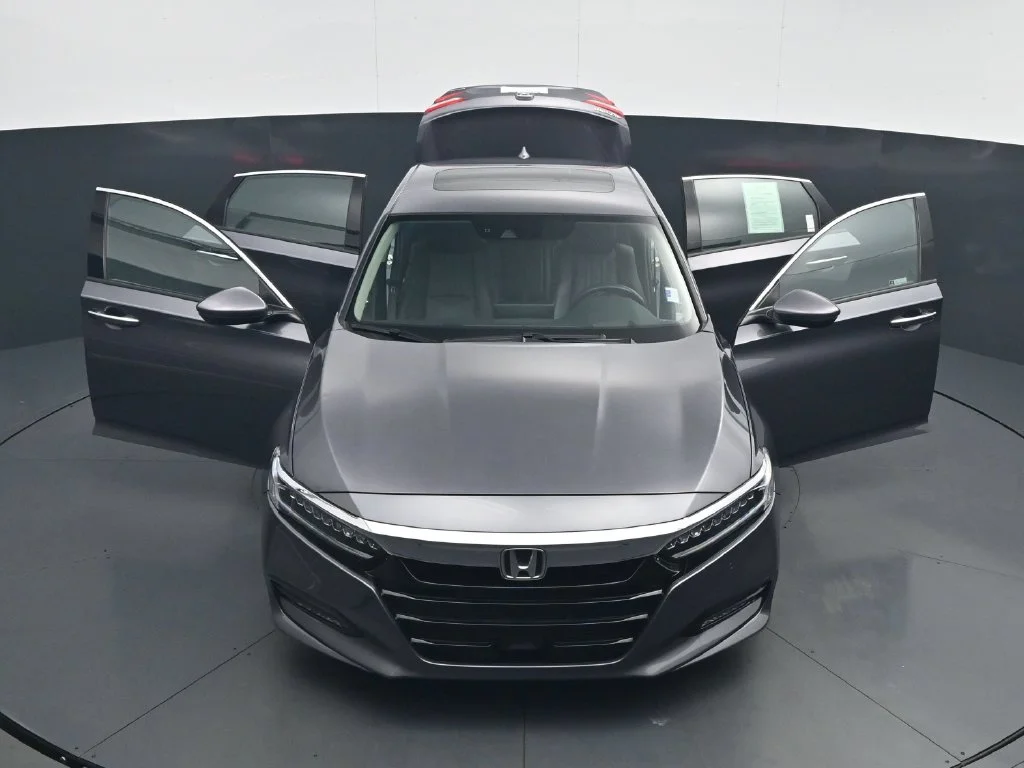 Used 2018 Modern Steel Metallic Honda Touring image 60