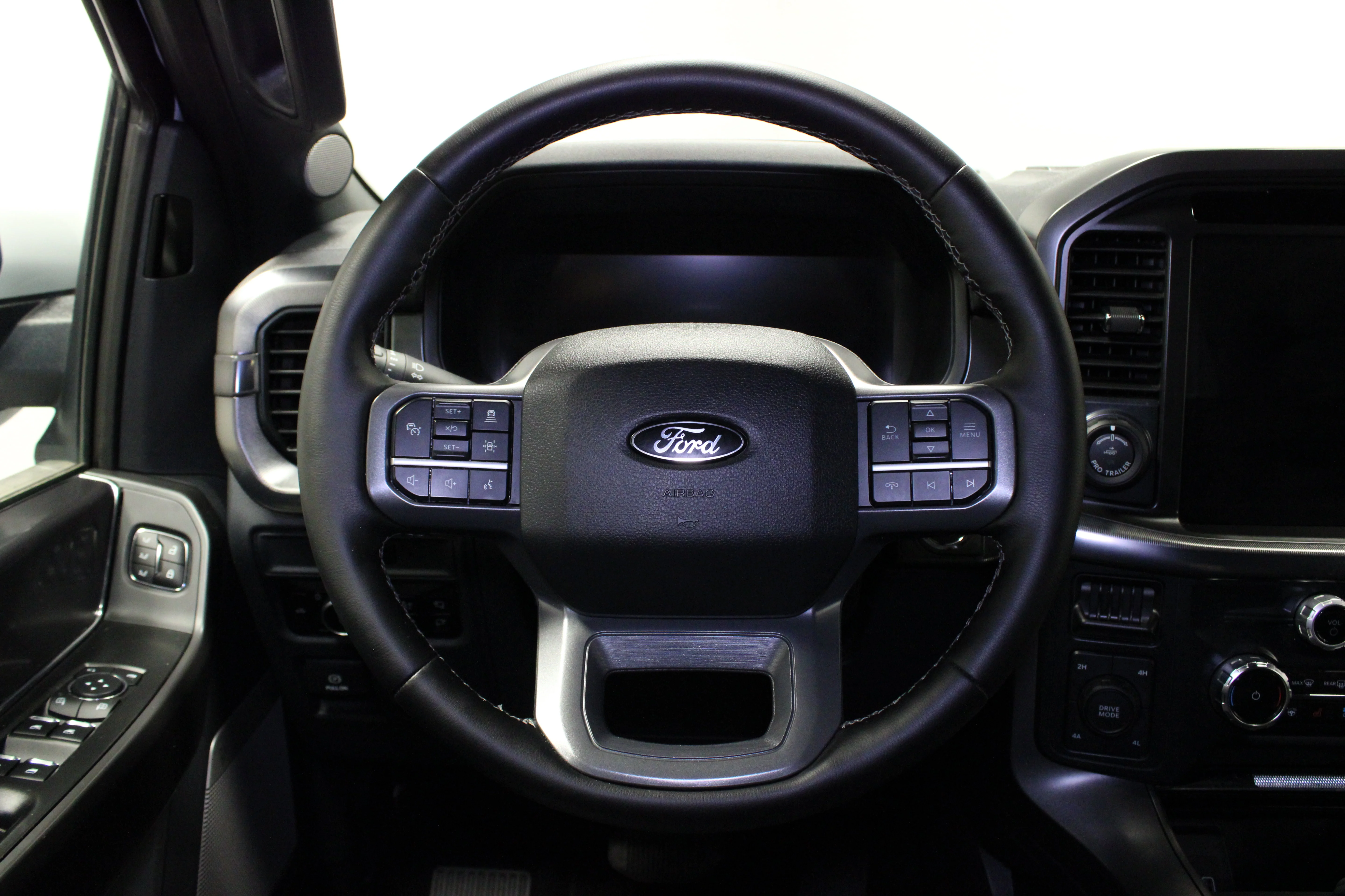 Used 2025 Space White Metallic Ford LARIAT image 24