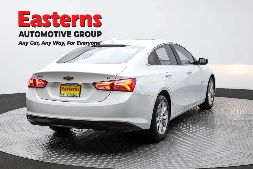 Used 2022 White Chevrolet LT image 5