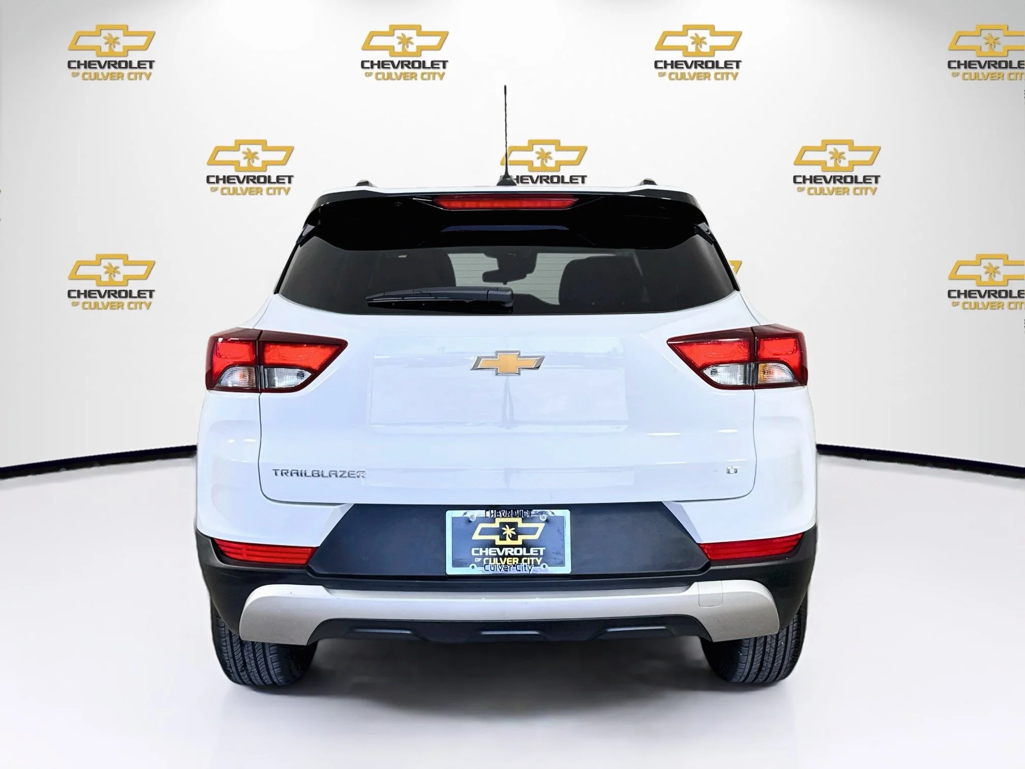 Used 2023 Summit White Chevrolet LT image 7