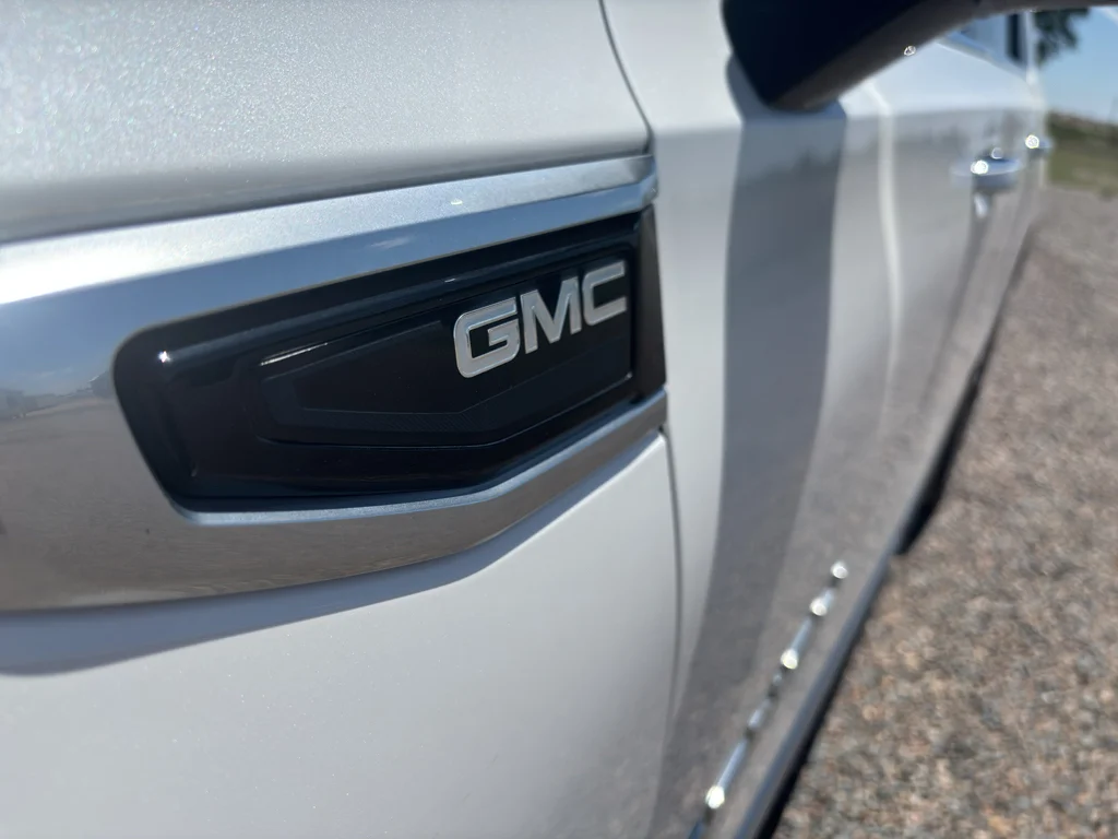 Used 2021 White GMC Denali image 9