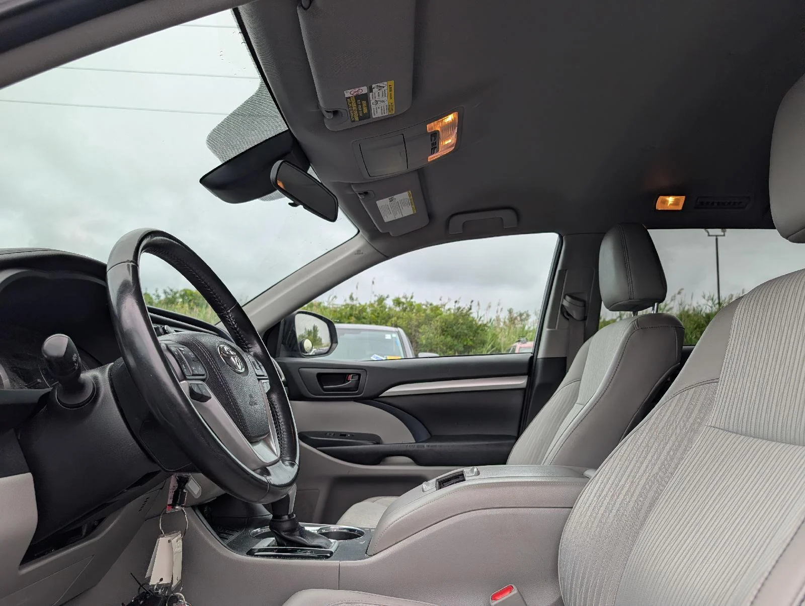 Used 2017 Gy Toyota LE image 10