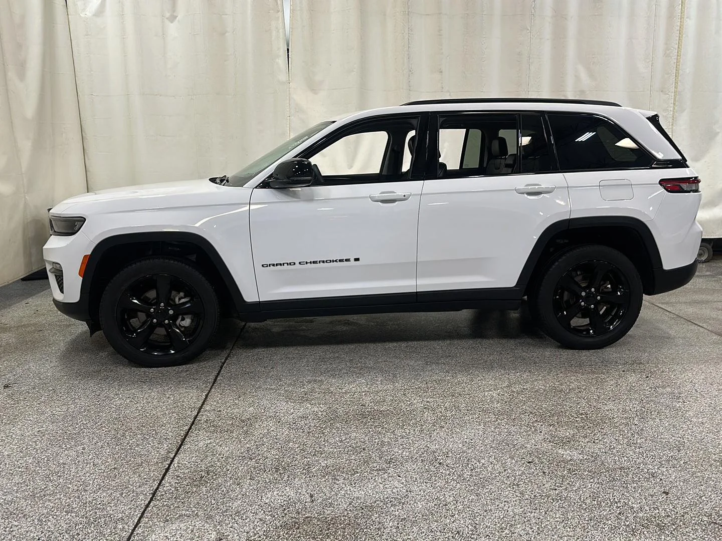 Used 2023 Jeep Grand Cherokee Limited with VIN 1C4RJHBG6PC560403 for sale in Waconia, Minnesota
