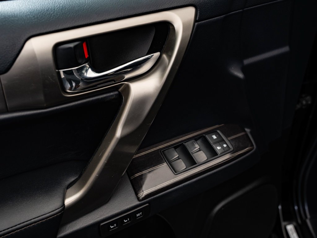 Used 2021 Black Lexus 460 image 25
