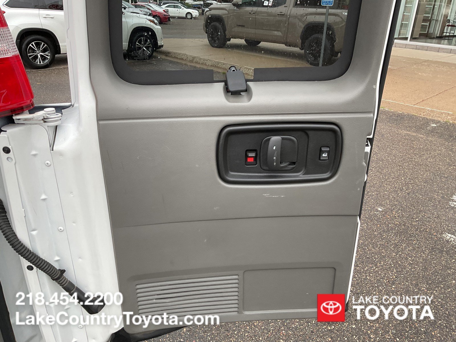 Used 2025 White Chevrolet LT image 9
