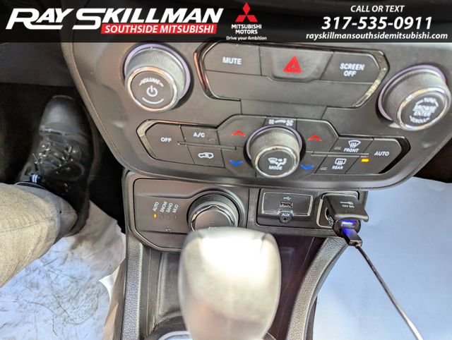 Used 2018 Black Jeep Latitude image 28