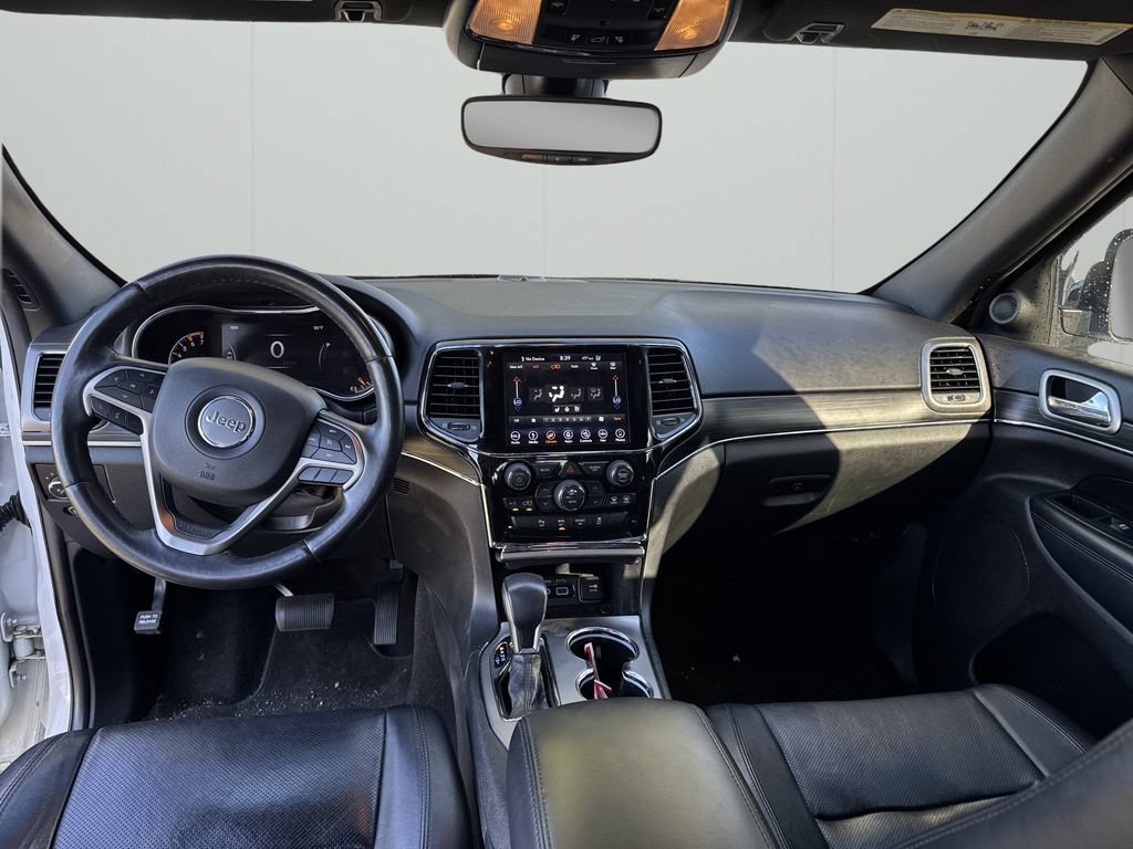 Used 2019  Jeep Limited image 12