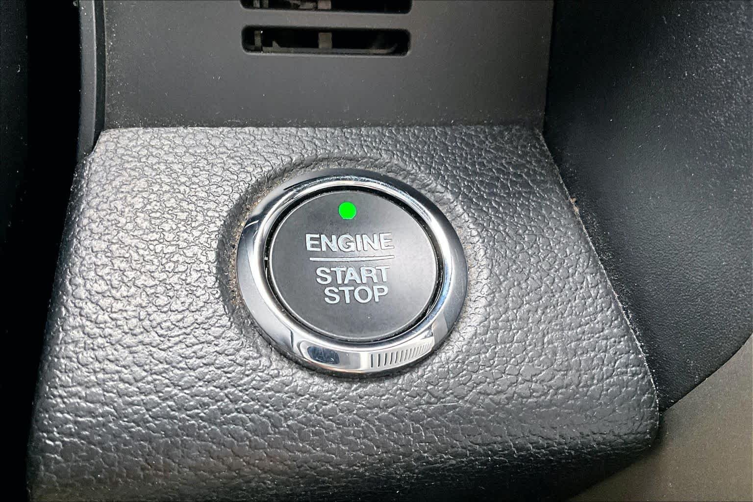 Used 2019 Oxford White Ford XLT image 33