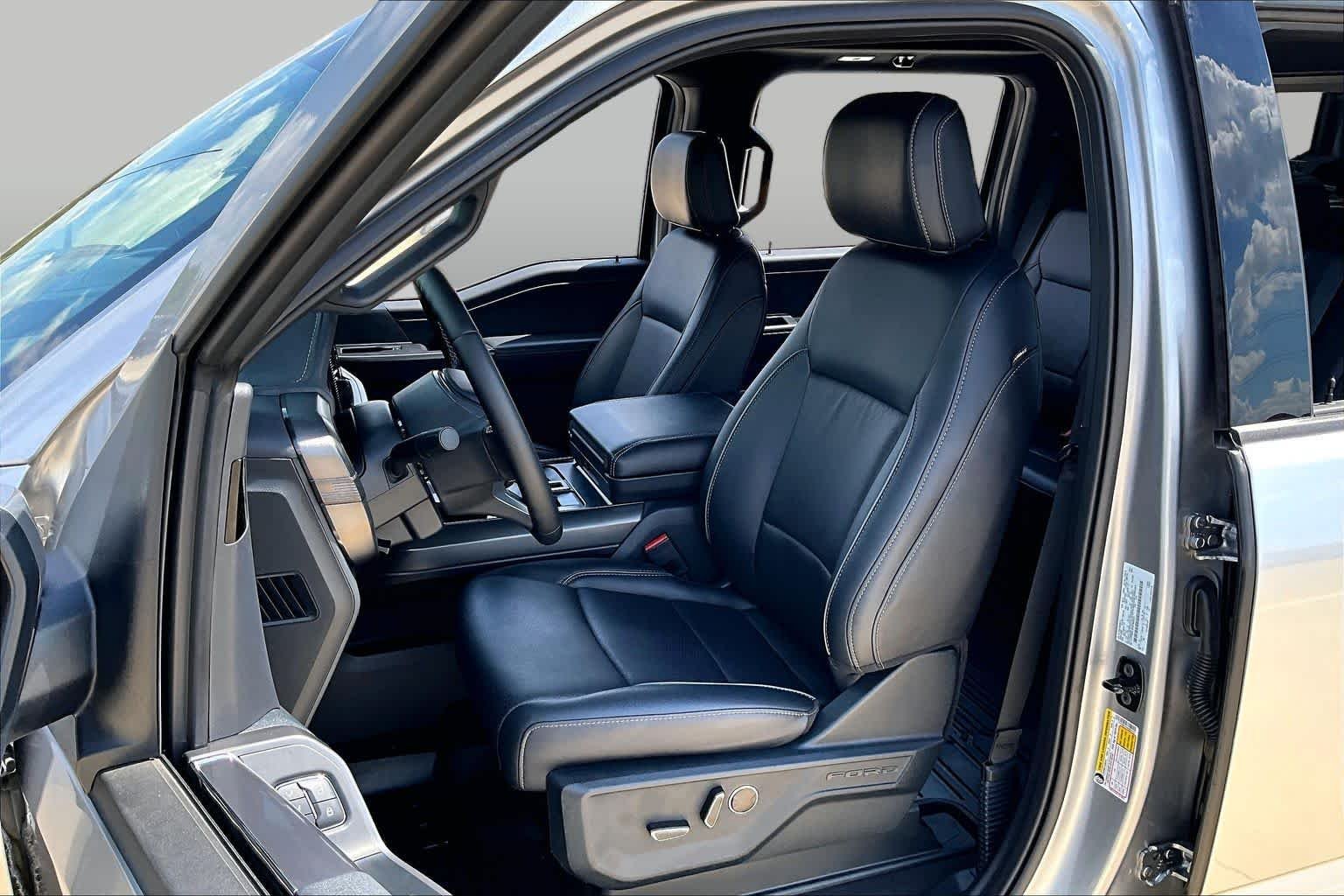 Used 2025 Iconic Silver Metallic Ford LARIAT image 8