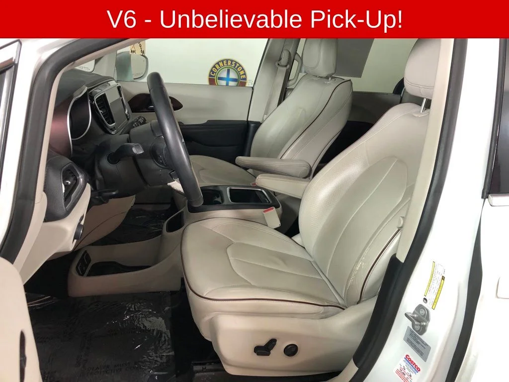Used 2018 Bright White Clearcoat Chrysler Limited image 11