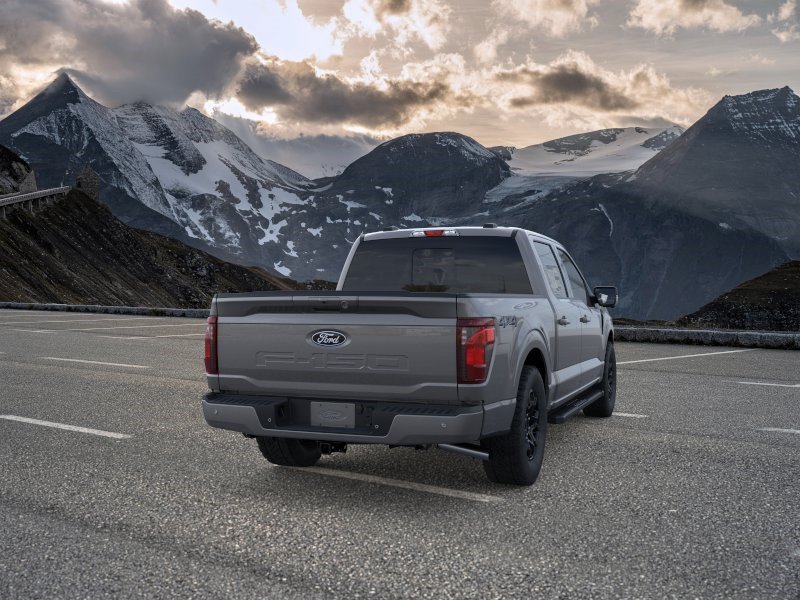 New 2026 Carbonized Gray Metallic Ford XLT image 8