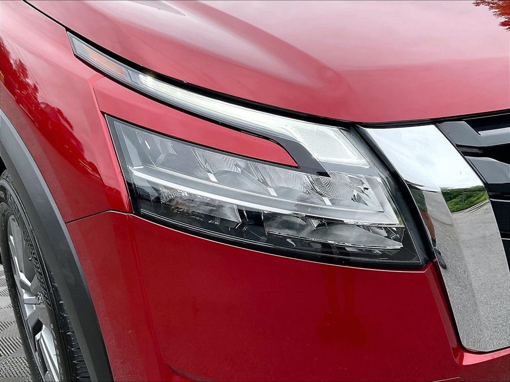 Used 2022 Red Nissan SV image 32