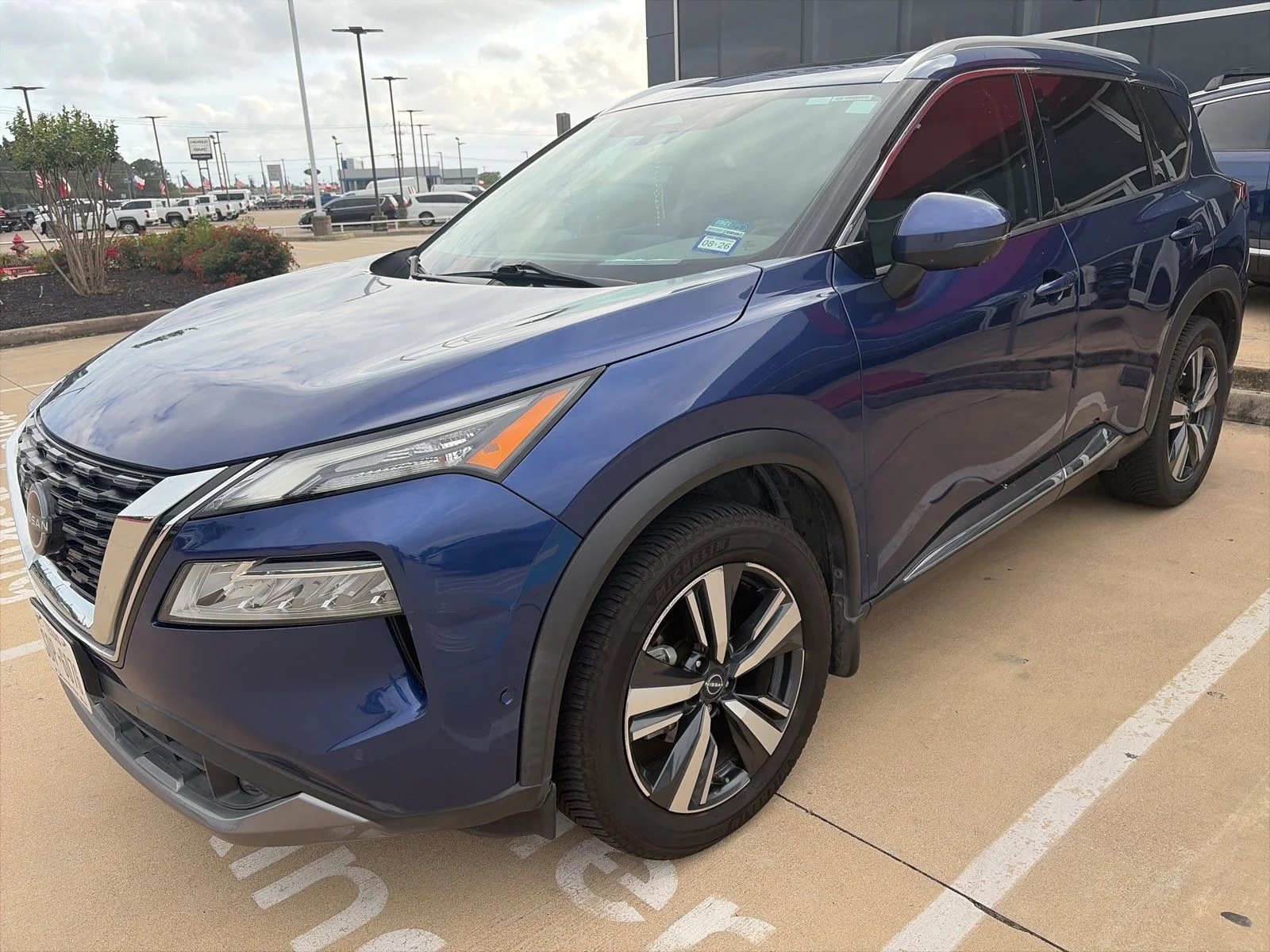 Used 2022 Blue Nissan SL image 1