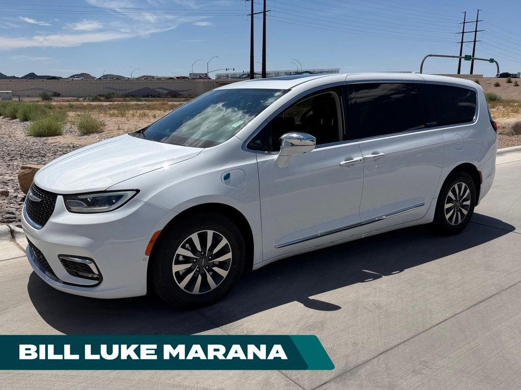 Used 2022 White Chrysler Limited image 1