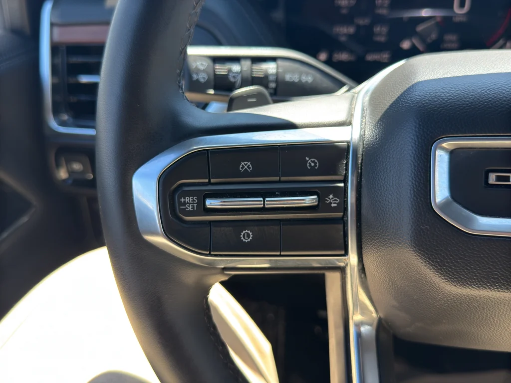 Used 2025 White GMC Denali image 38