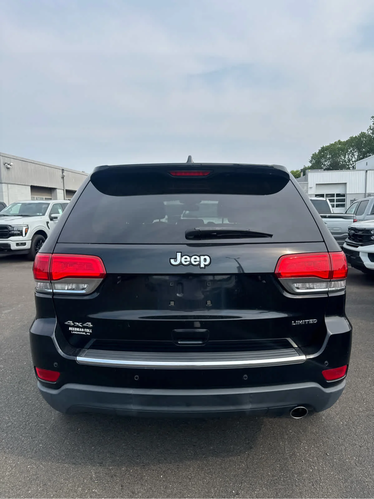 Used 2017 Diamond Black Crystal Pearlcoat Jeep Limited image 4