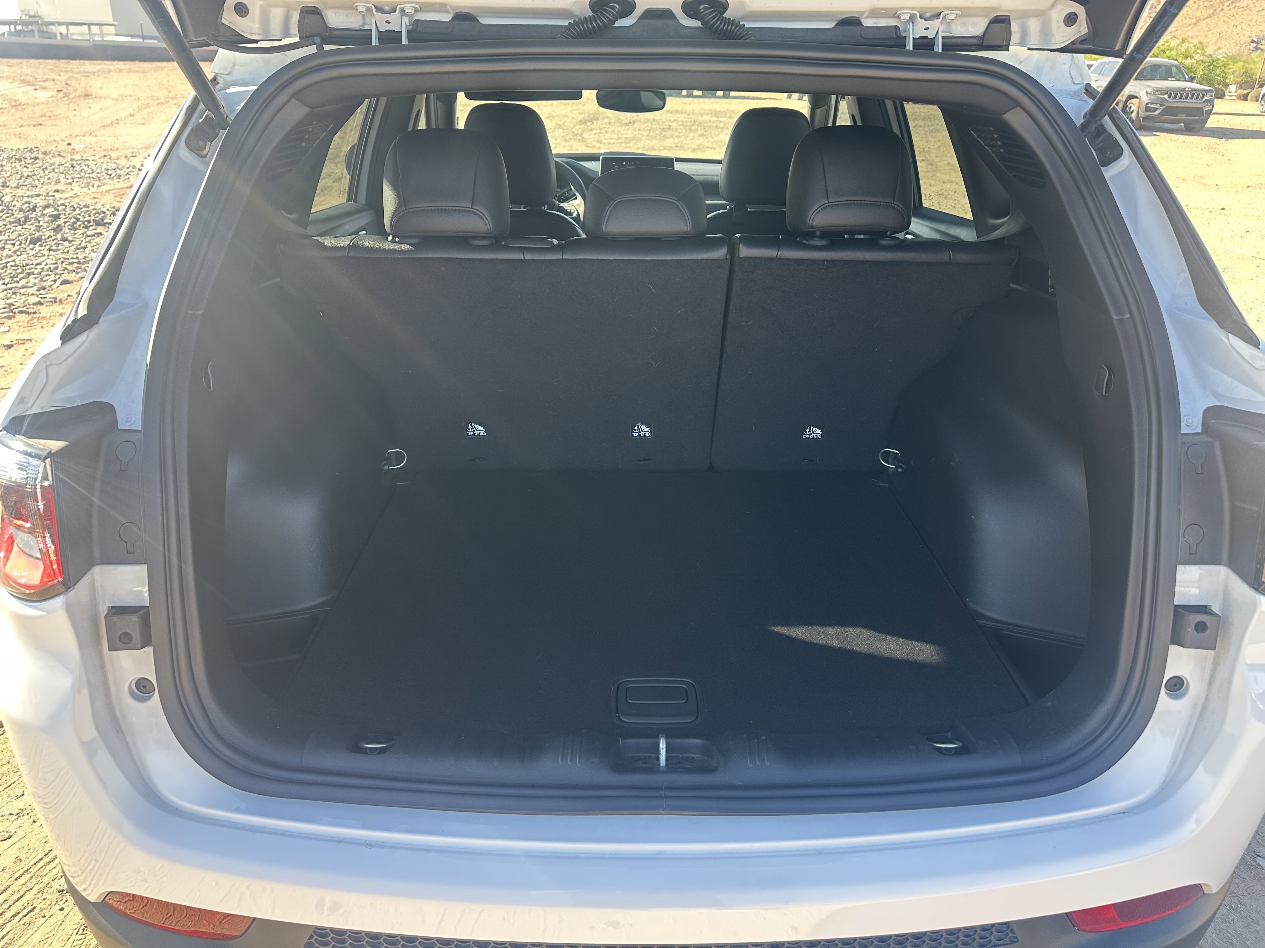 Used 2025 Bright White Clearcoat Jeep Latitude image 18