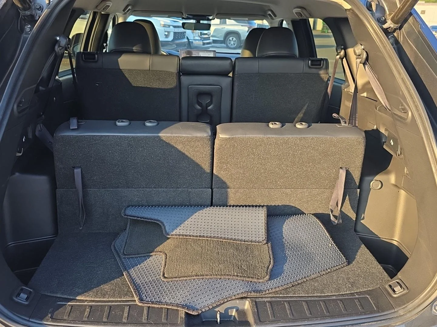 Used 2025  Mitsubishi SE image 5