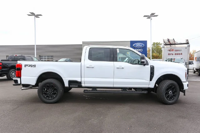 New 2027 Oxford White Ford XLT image 11