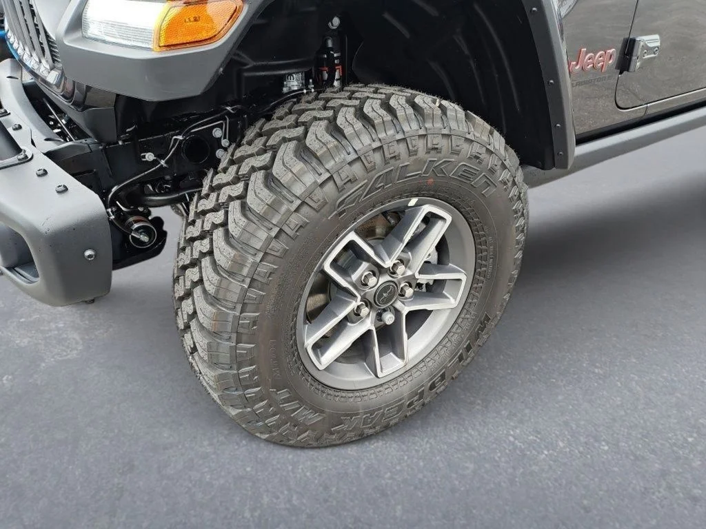 New 2026 Granite Crystal Metallic Clear-Coat Exterior Paint Jeep Mojave X image 9