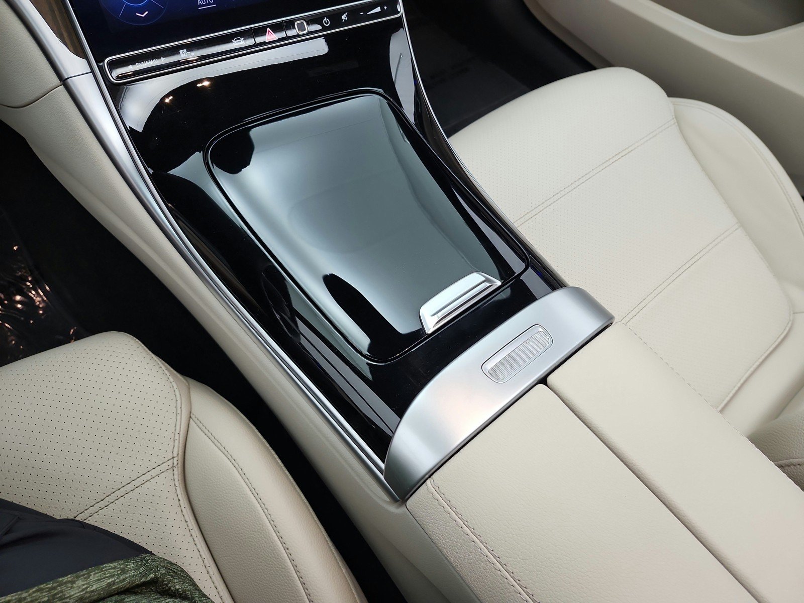 Used 2024 Twilight Blue Metallic Mercedes-Benz C 300 Sedan image 13
