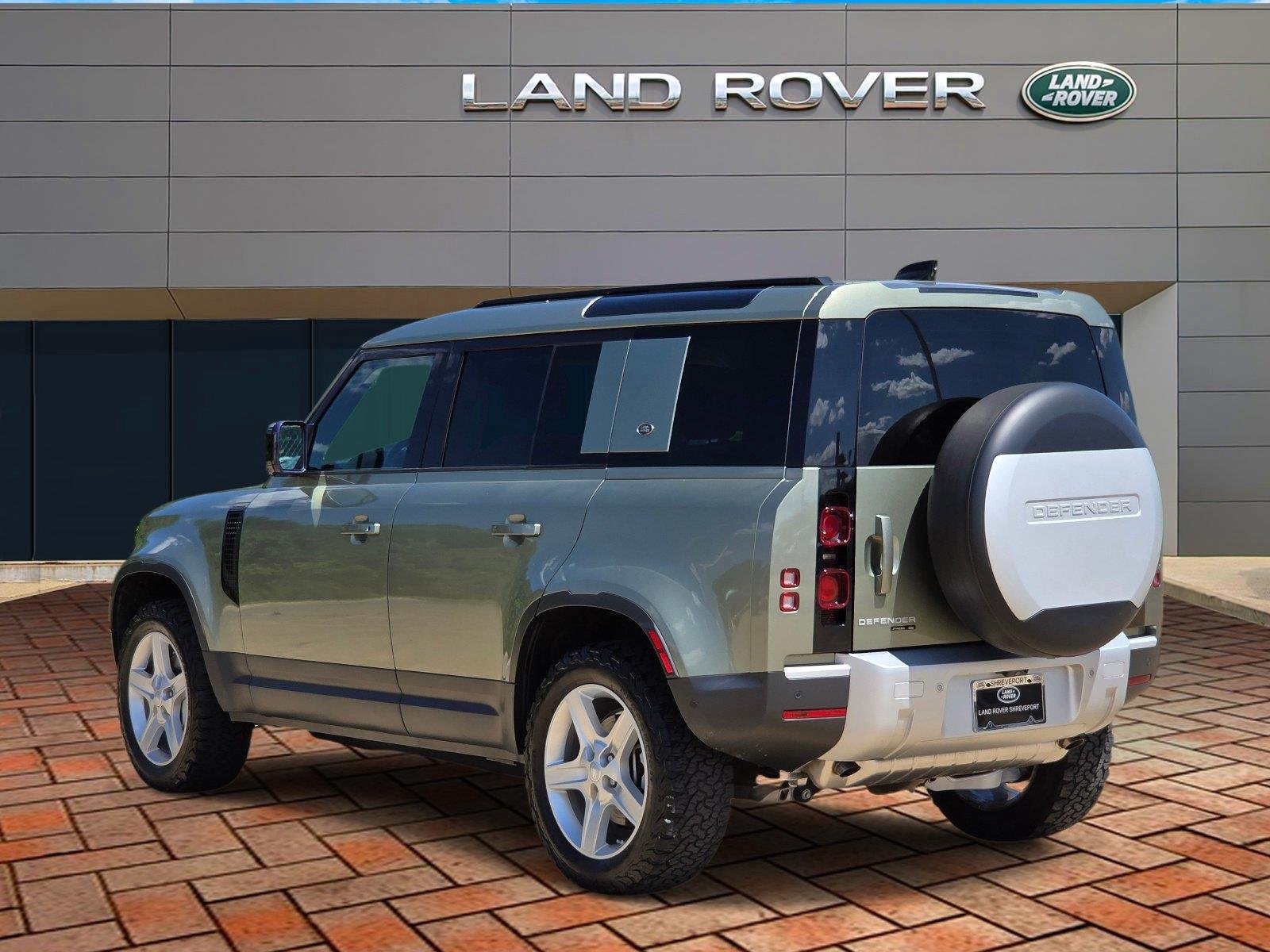 Used 2020 Pangea Green Metallic Land Rover SE image 6