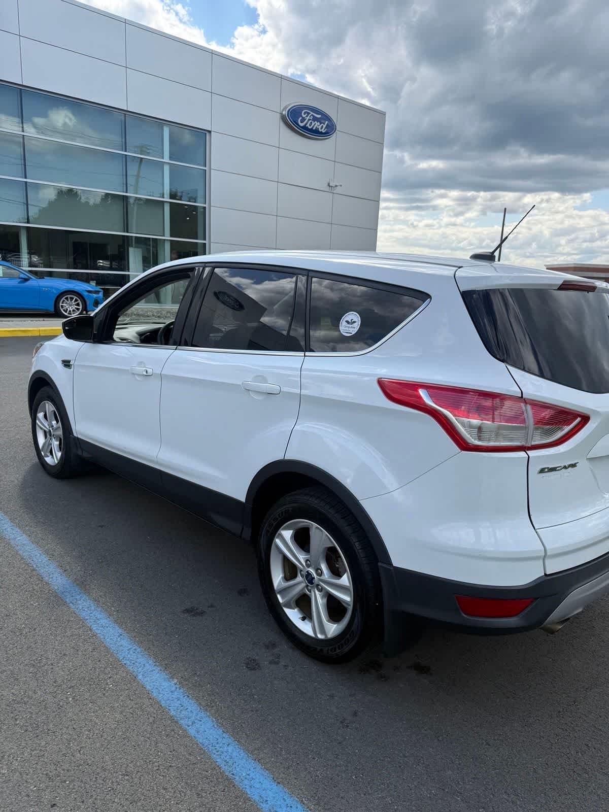 Used 2016 Oxford White Ford SE image 3