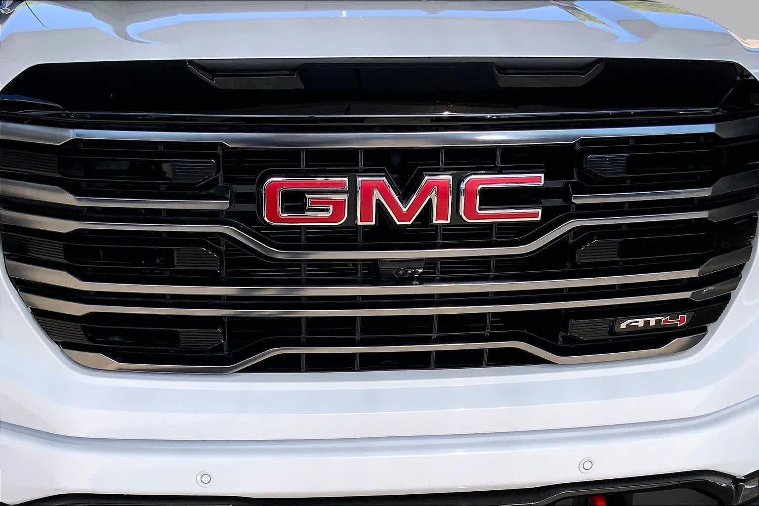 Used 2026 Summit White GMC AT4 image 30