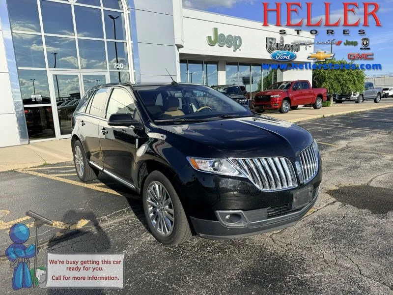 Used 2013 Tuxedo Black Metallic Lincoln Base image 1