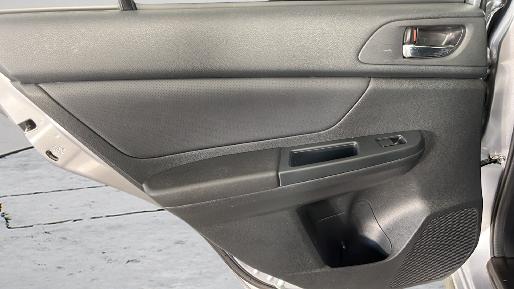 Used 2014 Ice Silver Metallic Subaru 2.0i Limited image 15