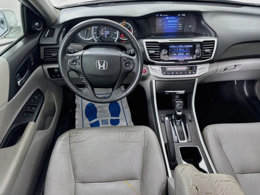 Used 2014 Silver Honda EX-L image 28