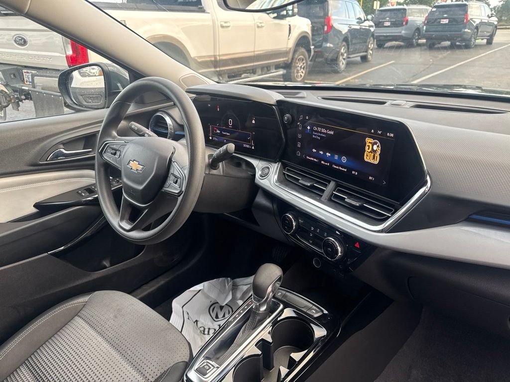 Used 2025 Gray Chevrolet LT image 32