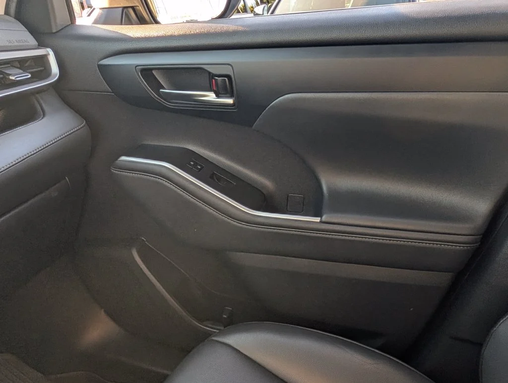 Used 2022 Beige Toyota XLE image 25