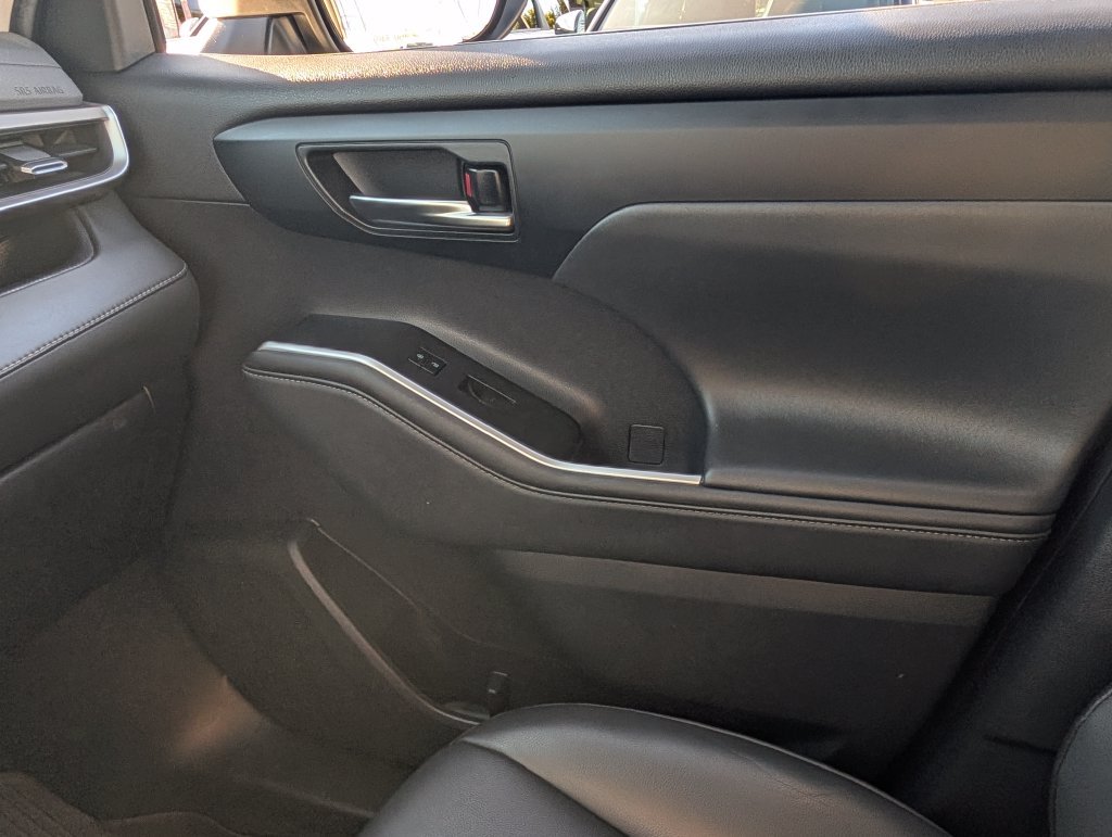 2022 Toyota Highlander XLE - Photo 25