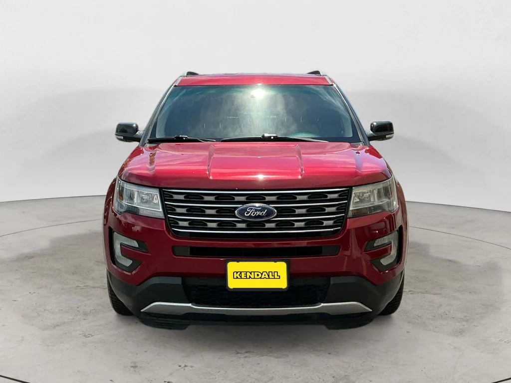 Used 2016 Red Ford XLT image 2