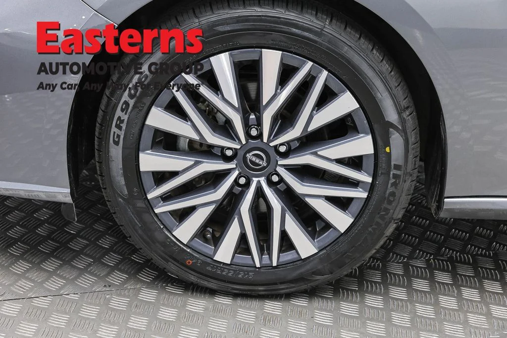Used 2023 Gray Nissan 2.5 SV image 32