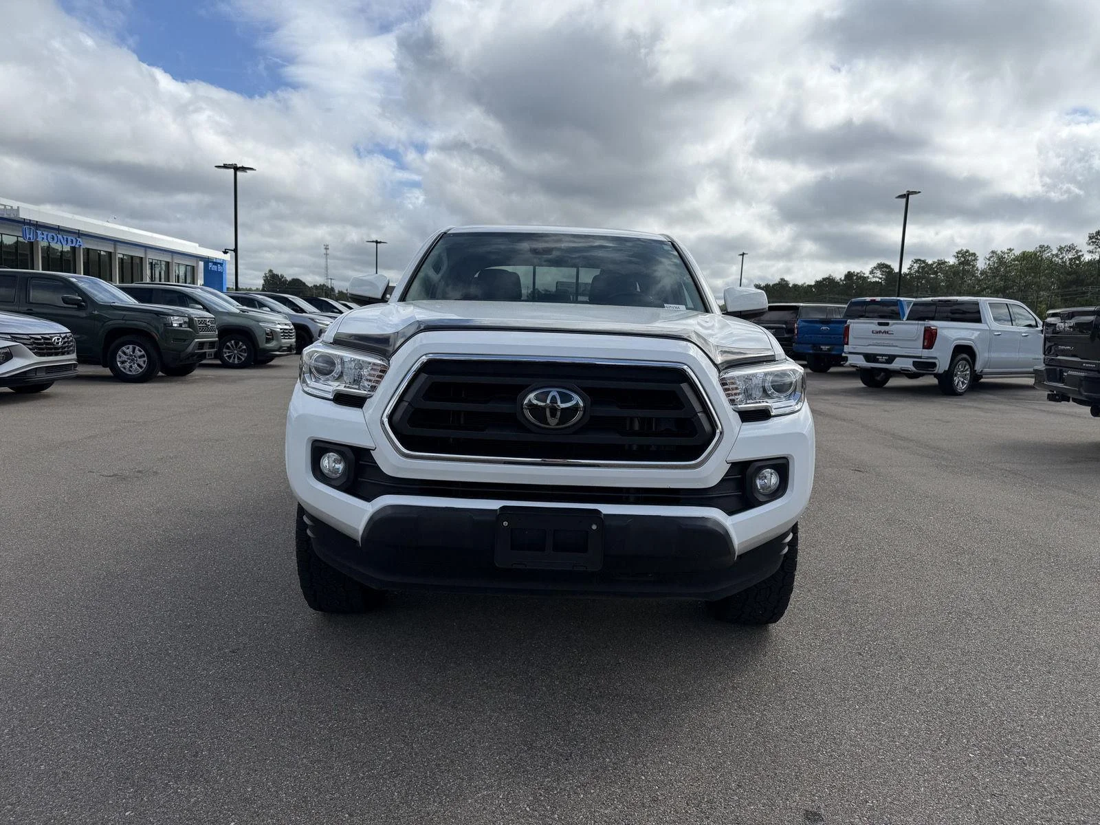Used 2022 White Toyota SR5 V6 image 2