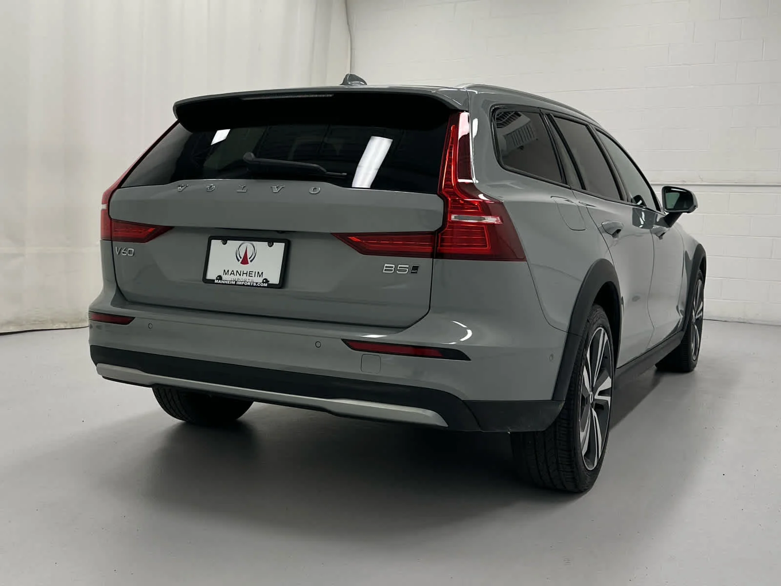 Used 2024 Vapour Grey Metallic Volvo Plus image 6
