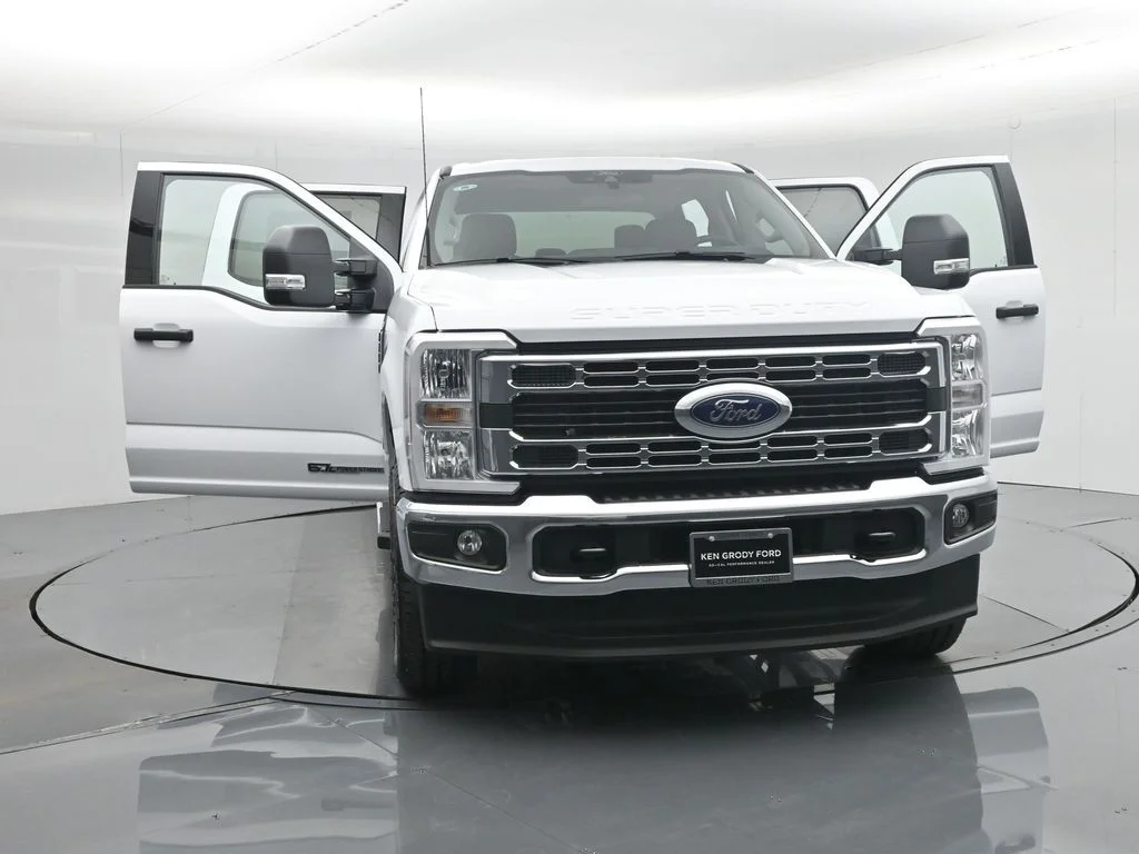 New 2026 Oxford White Ford XLT image 35